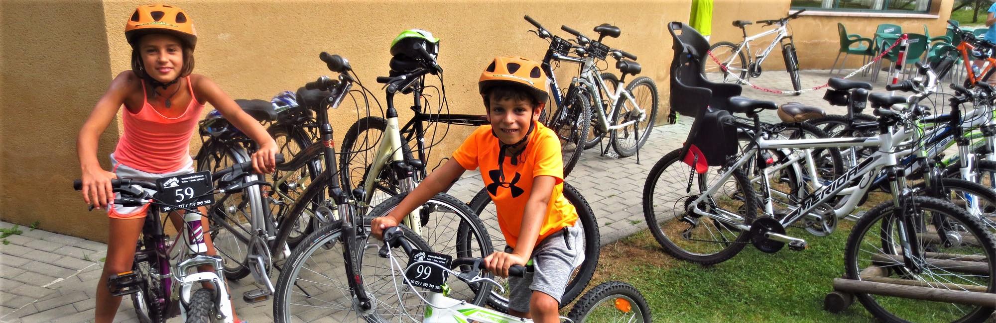kids with bikes in Asturias